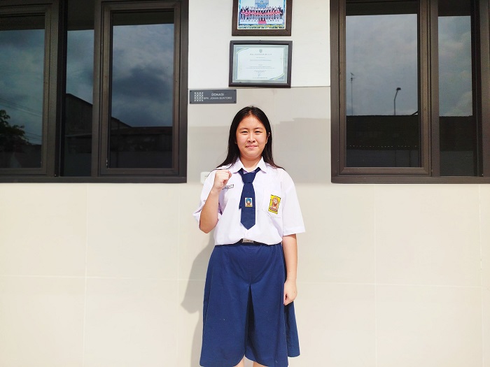 Kelly Sriyakti Sartio, Kelas 9 SMP Kristen Petra Jombang