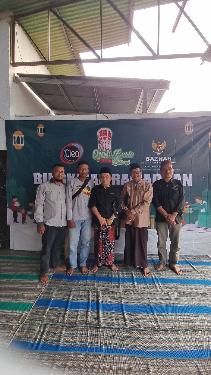 TELADAN: Wakil Ketua DPRD Jombang, HM Syarif Hidayatullah ST MMT (Gus Sentot) saat menghadiri santunan yatim bersama ORJB dan Baznas, Rabu (26/3).