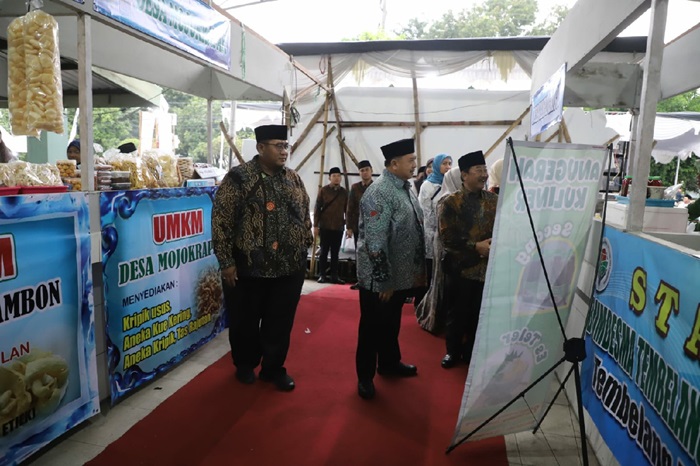 INOVASI: Jujugan istirahat pemudik di Pasar Ngrawan dibuka Bupati Jombang Warsubi, Jumat (28/3) sore.