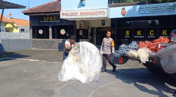 Polsek Jogoroto berhasil mengamankan enam balon udara yang hendak diterbangkan warga.