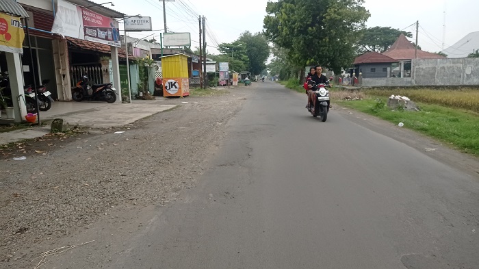 PRIORITAS: Jalan kabupaten rusak ruas Talunkidul-Kesamben di Kecamatan Kesamben, Jombang tahun ini bakal diperbaiki (14/4).