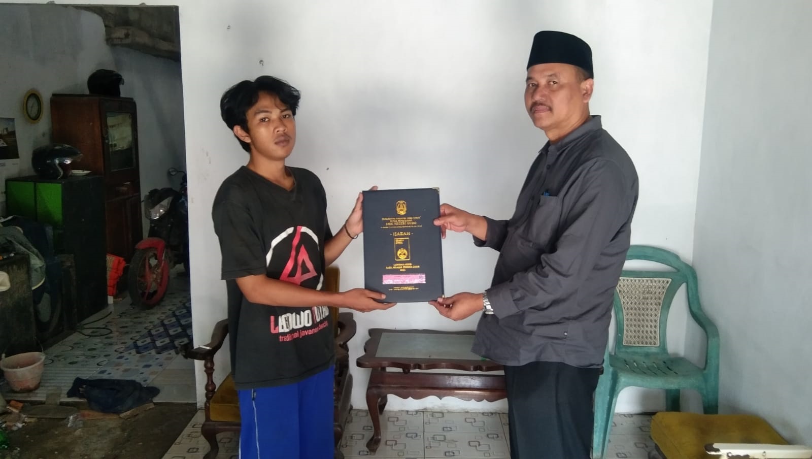 SMKN Gudo juga terus memaksimalkan distribusi ijazah alumni yang menumpuk di sekolah sejak 2014.