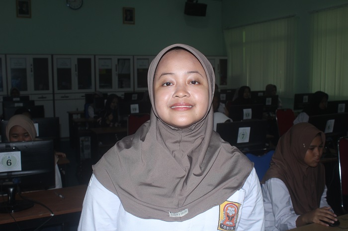 Safina Hilya A, siswa Kelas IX-A SMP A Wahid Hasyim Tebuireng, Jombang.