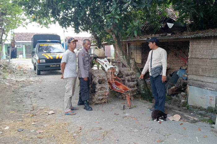 Mesin traktor milik warga Dusun Suco, Desa Pengampon, Kabuh, Jombang raib digondol maling saat diparkir di depan rumah tetangganya.