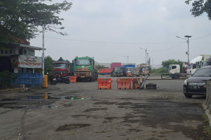BAKAL PINDAH: Tempat parkir khusus di Desa Tunggorono, Kecamatan Jombang rencananya digunakan Sekolah Rakyat.