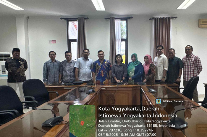 SERIUS: Komisi D DPRD Jombang kunjungan kerja ke DP3AP2KB Yogyakarta, Kamis (15/5).