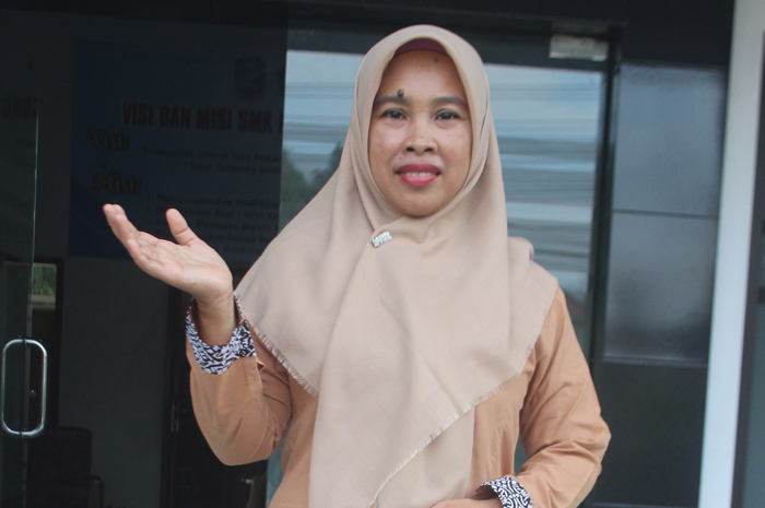 Nurul Hidayati, S.Si, waka Kurikulum SMKN Mojoagung, Jombang.