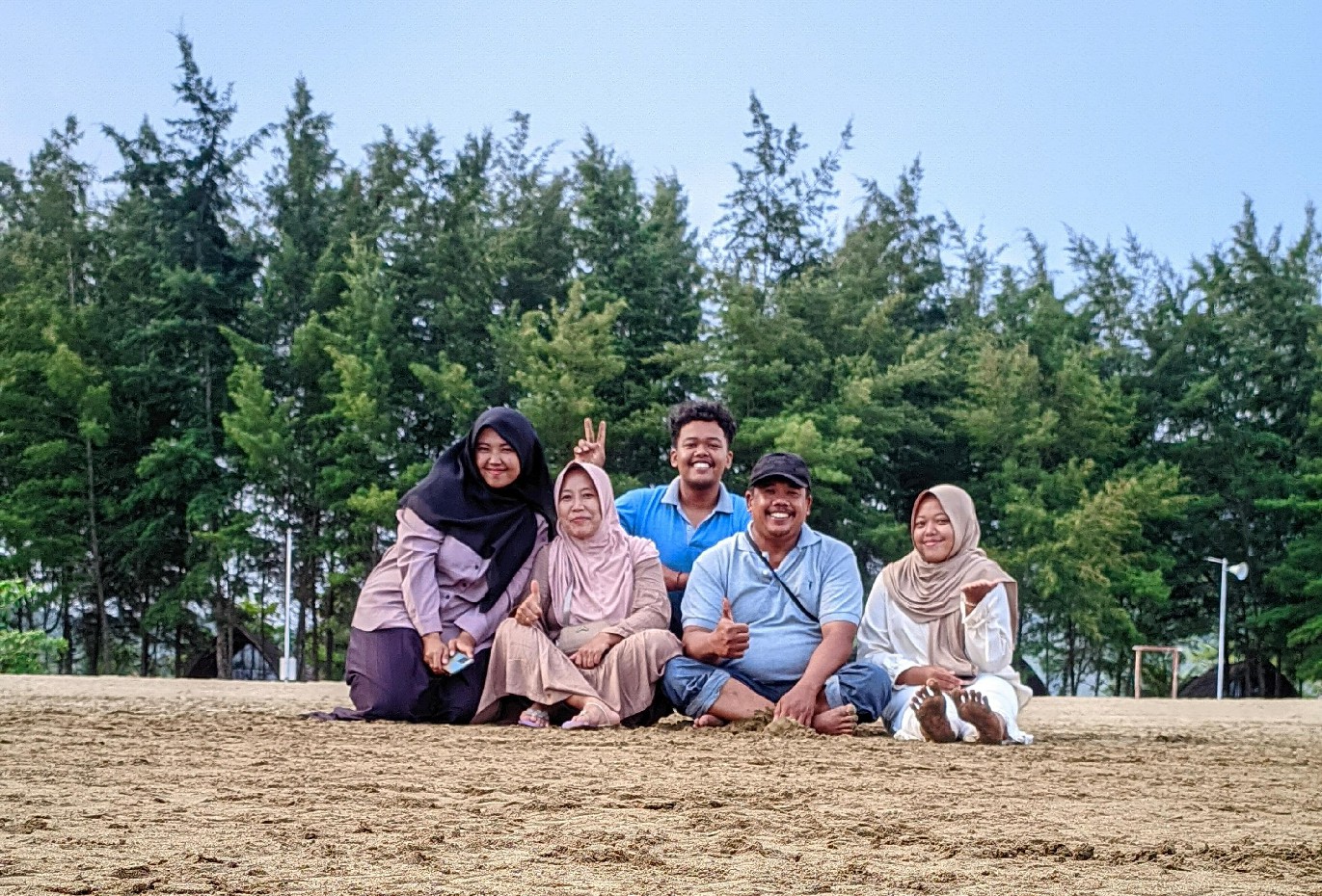 Sudarso berfoto bersama keluarganya