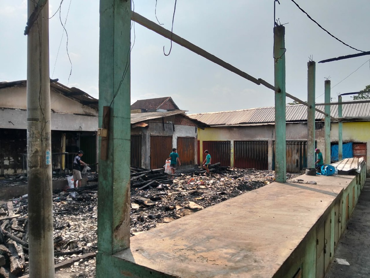 Kondisi Pasar Mojoduwur Jombang usai kebakaran hebat yang melanda tempat usaha ini