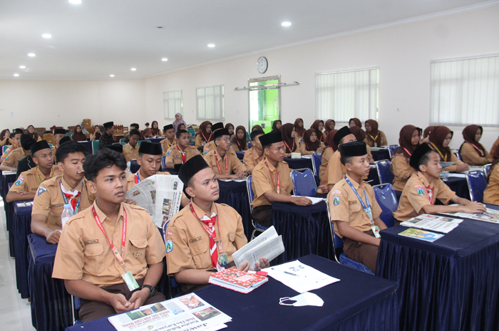 Sebanyak 55 siswa MAN 2 Jombang di lingkungan Pondok Pesantren Darul Ulum Rejoso, Peterongan mengikuti workshop jurnalistik, Sabtu (24/5).