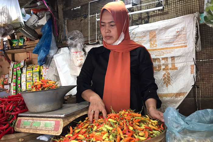 Menjelang hari raya Idul Adha, harga sejumlah komoditas pangan di Kabupaten Jombang mulai merangkak naik.