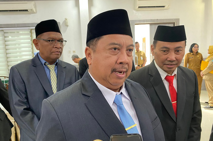Bupati Jombang Warsubi.
