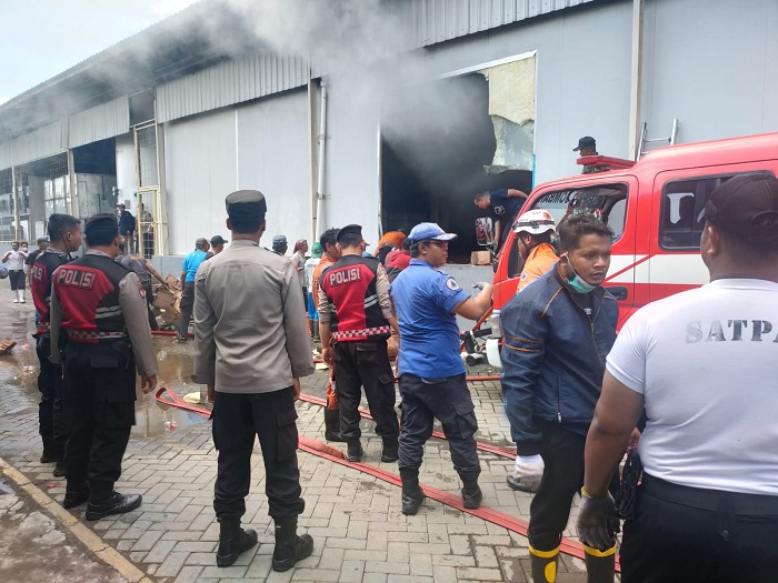 Gudang penggorengan nuget di Dusun Bulak, Desa Mojokrapak, Kecamatan Tembelang, Jombang terbakar pada Kamis (29/5) siang.