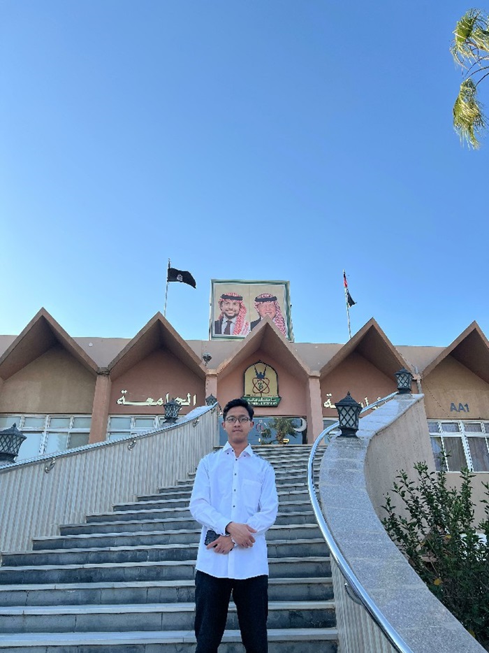 Ahmad Fayroz Abadi, pemuda asal Kecamatan Peterongan, Jombang kini tinggal di Kota Ibid, Yordania.