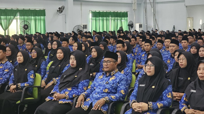 SEMANGAT: PPPK Kemenag menerima SK di aula MAN 4 Jombang, Senin (26/6)