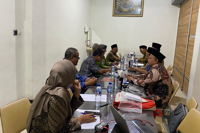 SERIUS: Rapat panitia seleksi anggota Dewan Pendidikan Jombang periode 2025-2030.