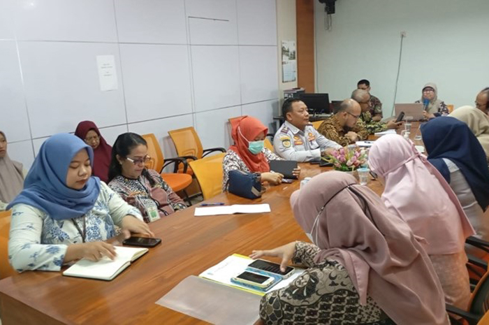 SERIUS: Tim pelaporan aksi HAM di Jombang menggelar rapat koordinasi.