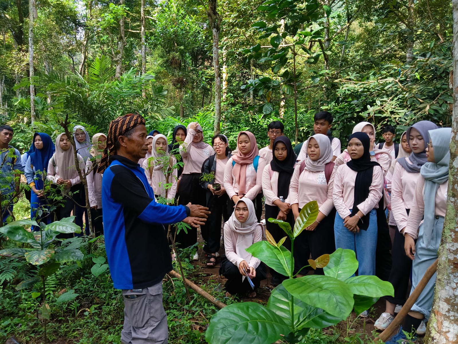 ANTUSIAS: Siswa asal SMA negeri di Jombang antusias mengikuti edukasi dari Wagisah, Mei lalu.