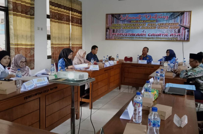 1.	LENGKAP: Dinas Perpustakaan dan Kearsipan Jombang saat visitasi perpustakaan Desa Kayen Kecamatan Bandarkedungmulyo, Jombang