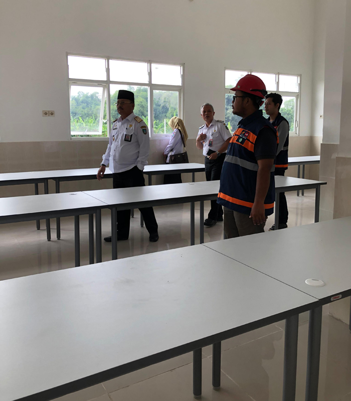 DITINJAU: Pemkab Jombang meninjau kesiapan fasilitas Sekolah Rakyat di SKB Mojoagung Desa Mancilan, Kecamatan Mojoagung, Rabu (2/7).