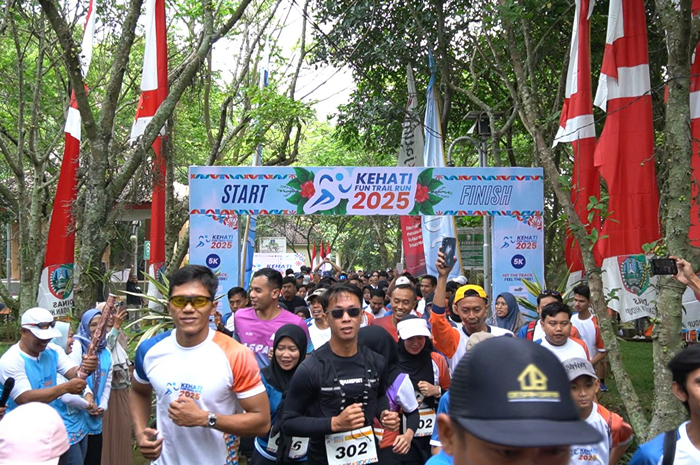SEMANGAT: Ratusan peserta mengikuti Kehati Fun Trail Run 2025 di Taman Kehati Wonosalam Jombang.