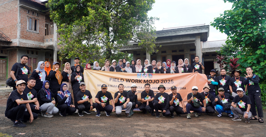 KOMPAK: MGMP Geografi SMA Jombang dan Mojokerto berkolaborasi dalam kegiatan Field Work Mojo 2025 MGMP Geografi SMA Provinsi Jawa Timur di Auditorium SMAN 3 Jombang, Sabtu (10/5).