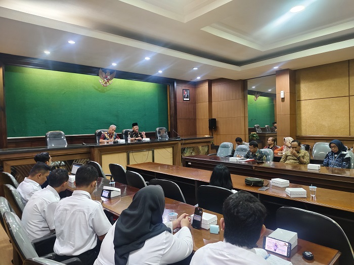 SIAP DIMULAI: Pemkab Jombang menggelar rapat koordinasi bersama unsur Sekolah Rakyat, Jumat (11/9).