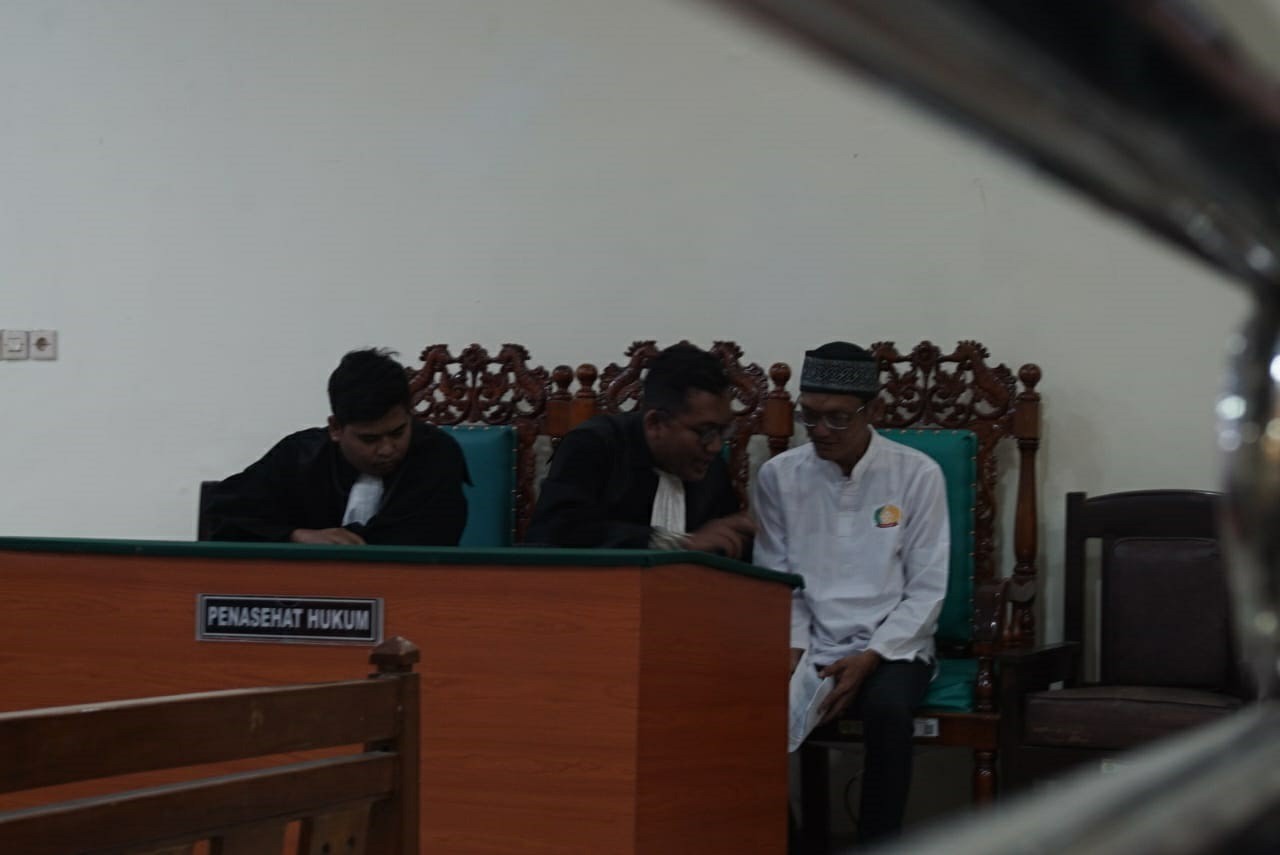 Eko Fitrianto, 38, pelaku pembunuhan disertai mutilasi yang menggemparkan Jombang, menjalani sidang perdana di Pengadilan Negeri (PN) Jombang, Kamis (10/7).