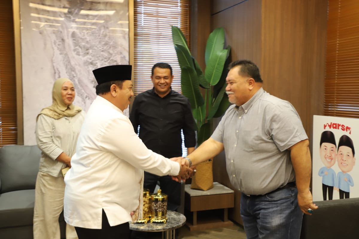 PENJAJAKAN KERJASAMA: Bupati Jombang Warsubi dan Bupati Bengkulu menjajaki kerjasama, Sabtu (12/7).