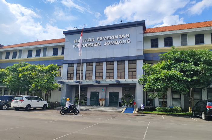 Kantor Pemkab Jombang Jl KH Wahid Hasyim.