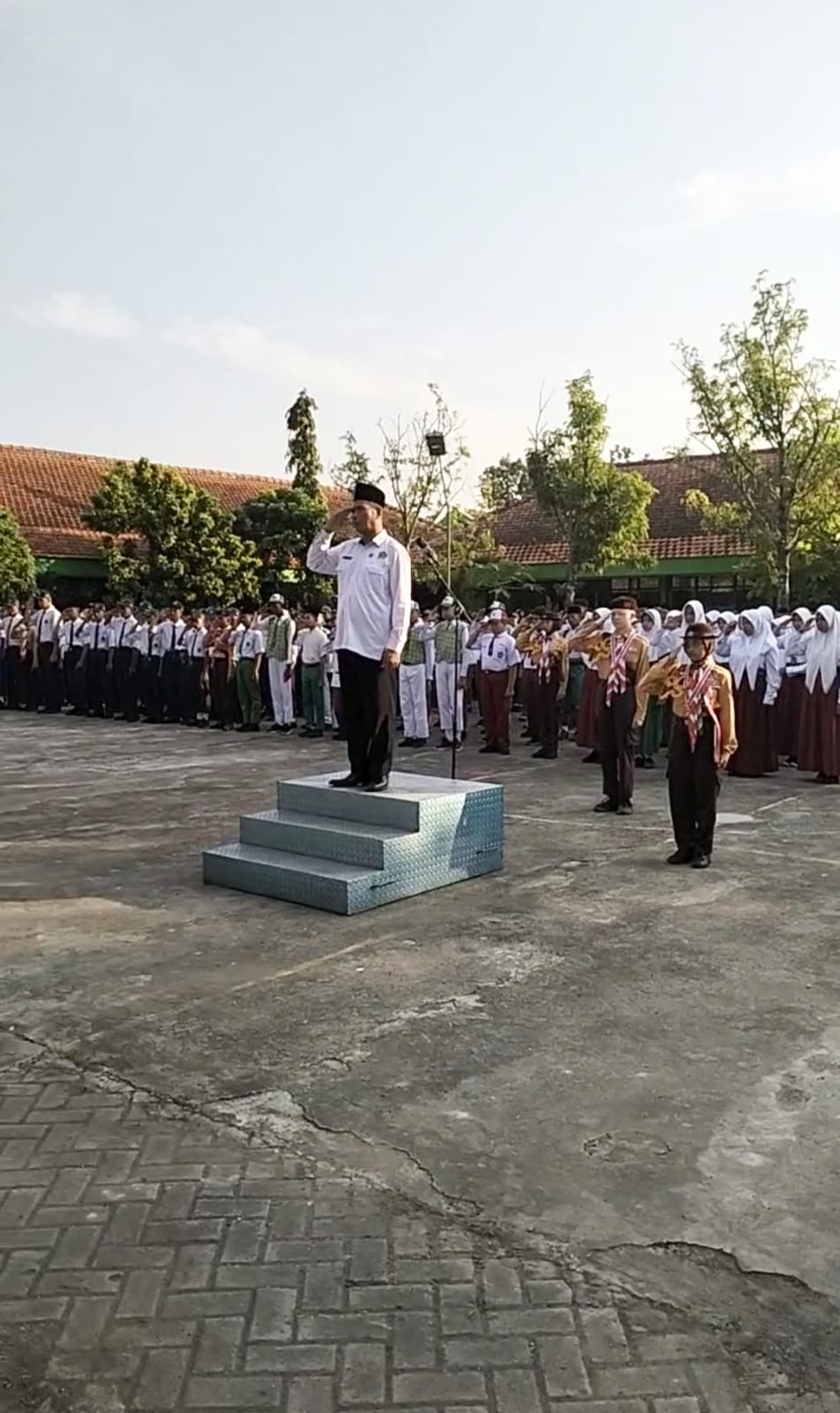 INOVATIF: Kepala MTsN 5 Jombang, Harnoto SPd, saat membuka Matsama.