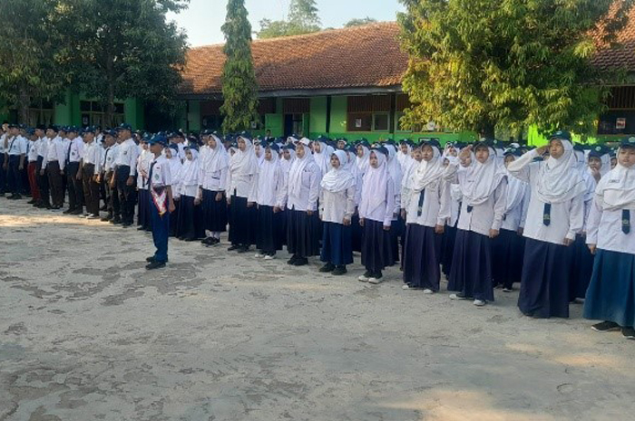 PROFESIONAL: Kepala MTsN 15 Jombang, HM Makhi MPdI, membuka Matsama.