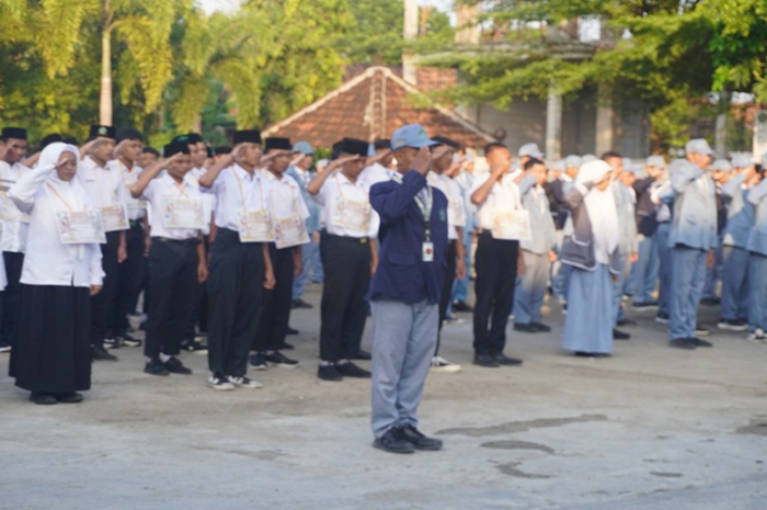KOMPAK: Seluruh siswa baru MAN 7 Jombang antusias mengikuti kegiatan Matsama.