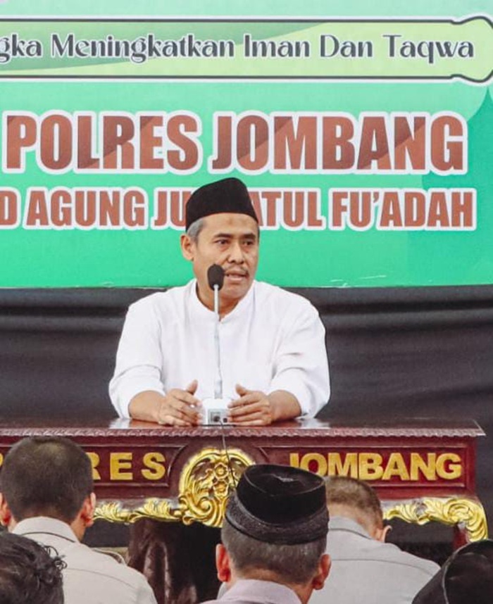 TELADAN: Ketua PD IPHI Jombang sekaligus Wakil Ketua PCNU Jombang, KH M Haris Munawir.