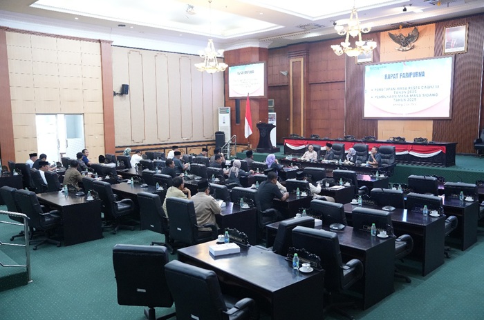 SERIUS: DPRD Jombang menggelar rapat paripurna internal penutupan masa reses dan pembukaan masa sidang Senin (21/7).