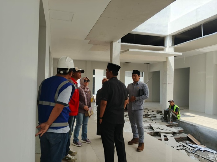 CEK: Komisi C DPRD Jombang juga melakukan inspeksi mendadak (sidak) ke proyek pembangunan Puskesmas Jelakombo, Kecamatan Jombang (25/7).
