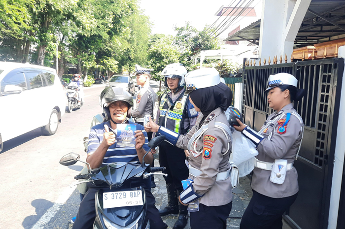 TEGAS: Polisi saat melakukan Operasi Patuh Semeru di Jombang yang berakhir, Minggu (27/7).