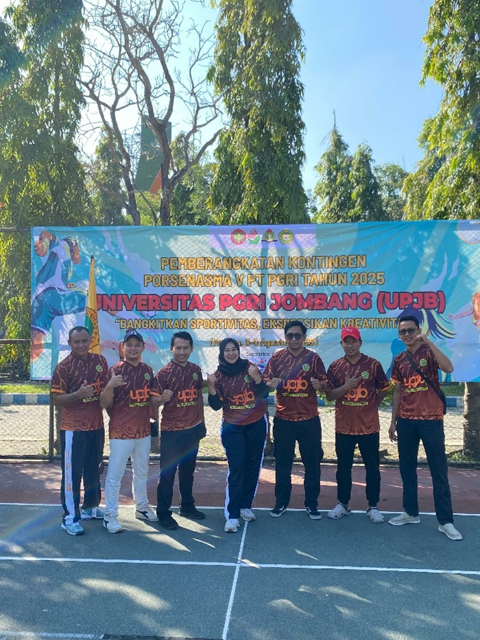 DARI KIRI: Aditya Harja Nenggar, Zahra, Syarifuddin dan Bagas yang berangkat ke Madiun untuk ikut Porsenasma V/2025.