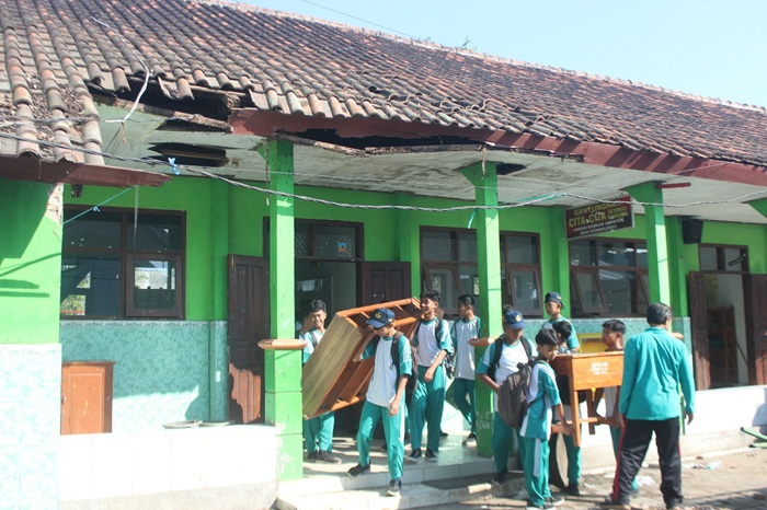 PARAH: Kondisi SMPN 3 Jombang yang rusak parah. SMPN 3 Jombang salah satu sekolah yang menerima program revitalisasi.