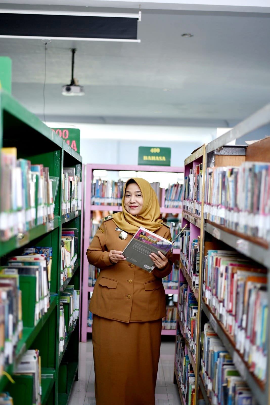Sejumlah buku yang kini tersimpan di Perpustakaan Mastrip milik Disperpusip Jombang