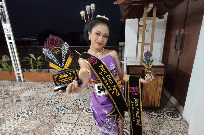 Shavina Berliana Gladys Albanna, yang akrab disapa Vinna, berhasil meraih juara 2 dalam ajang Pemilihan Putri Citra Indonesia Remaja Kabupaten Jombang.