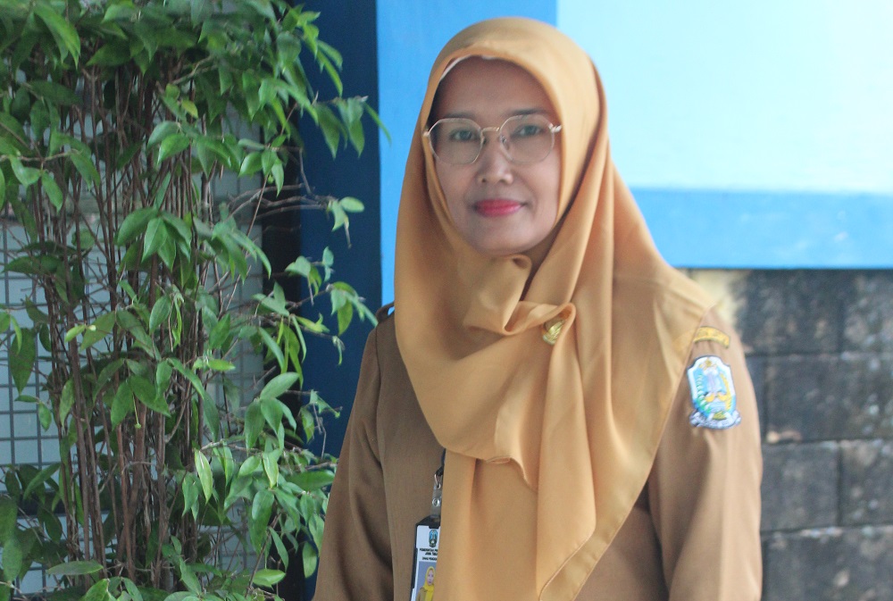 Juli Murtini, SPd MPd, guru yang turut berperan penting dalam capaian prestasi yang diraih siswa SMAN 3 Jombang