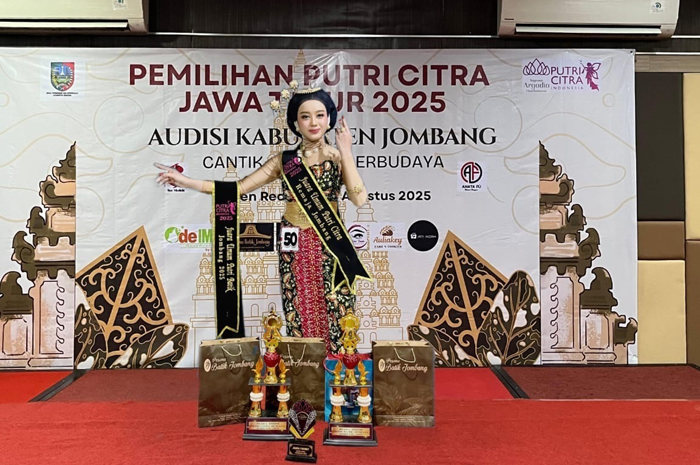 Zara Qoreena Alexa Cindarbumi, borong tiga gelar ajang Putri Citra Jatim 2025 tingkat kabupaten.