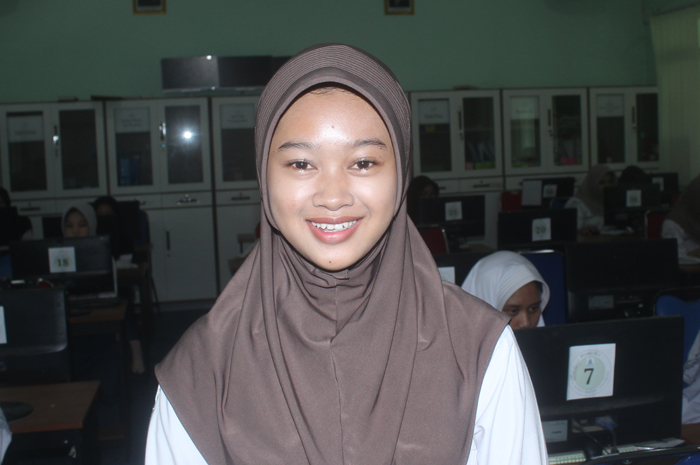 Anggun Dwi Pratiwi, Kelas 9-A SMP A Wahid Hasyim Tebuireng, Jombang