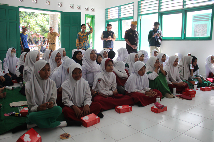 ANTUSIAS: siswa sekolah Rakyat di SKB Mojoagung, Jombang antusias mengikuti kegiatan belajar mengajar.