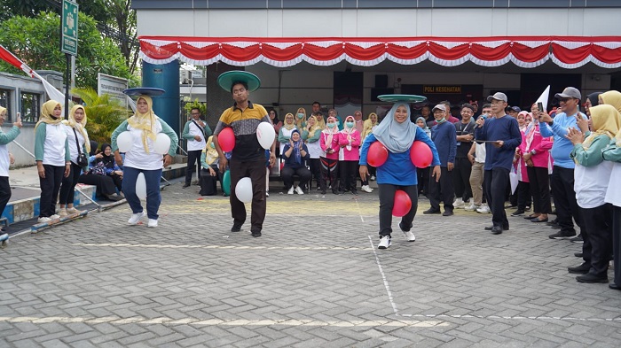 SEMANGAT: RSUD Jombang menggelar lomba tradisional antarpegawai, Minggu (17/8).