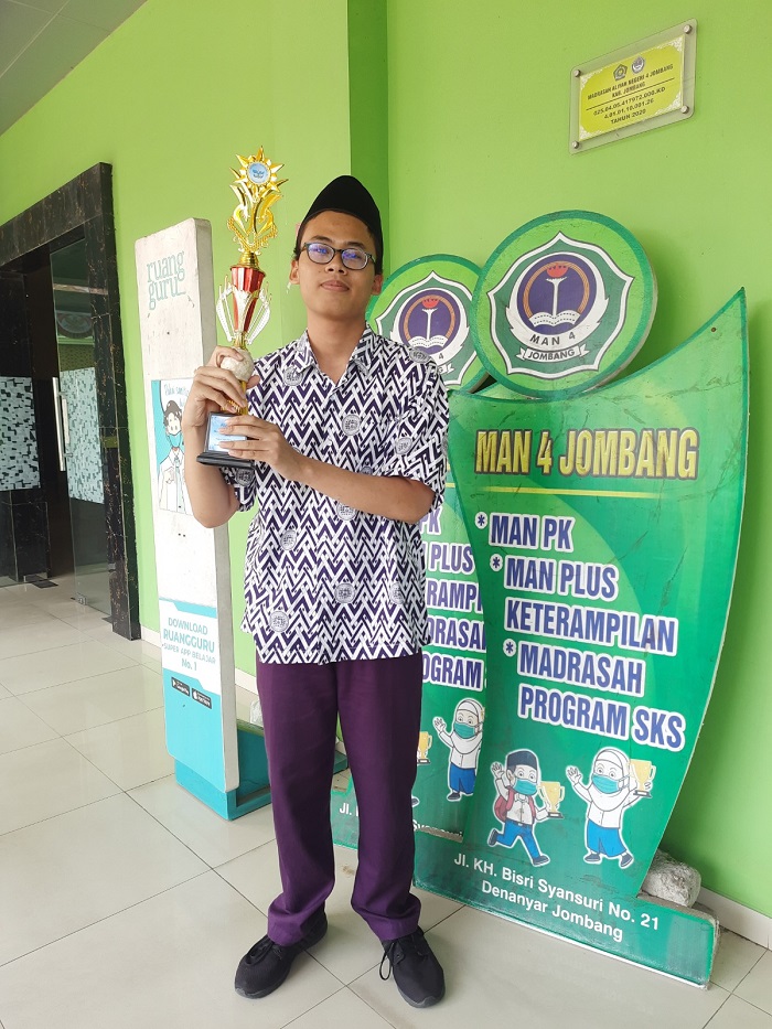 JUARA: Naryama Sinatriya siswa kelas 11 MAN PK MAN 4 Mambaul Maarif Denanyar Jombang sukses Meraih Juara 1 MTI Nasional 2025.