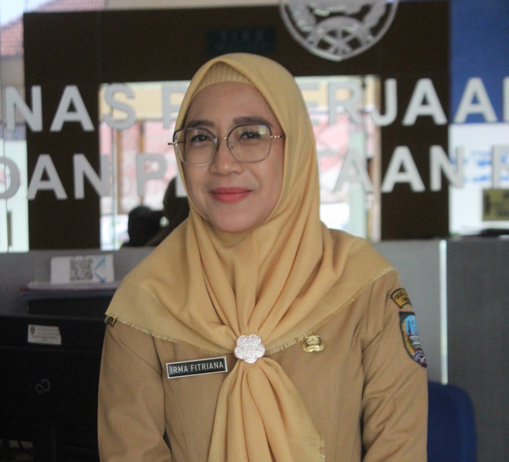 Irma Fitriana ST, ASN Dinas PUPR Jombang mendapat penghargaan sebagai ASN Berprestasi Jombang tahun 2025