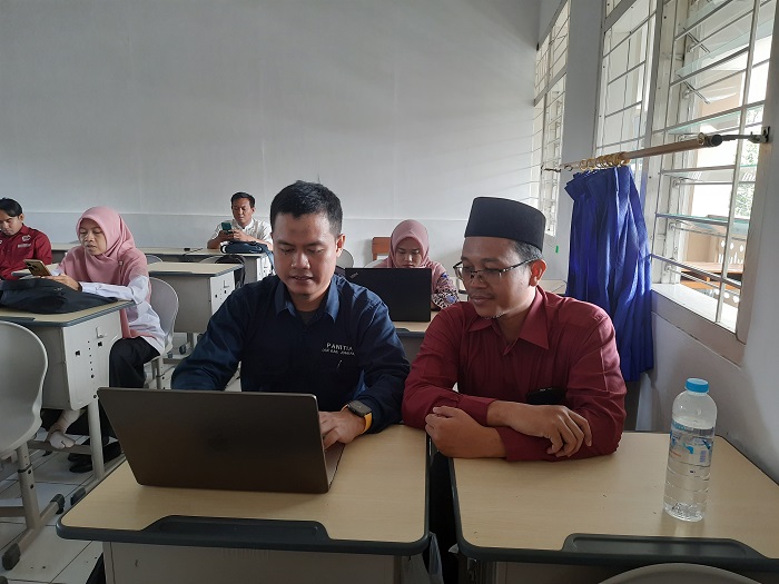 PERSIAPAN: Salah satu ruangan yang akan digunakan untuk pelaksanaan OSN-Provinsi di Jombang, (19/8).