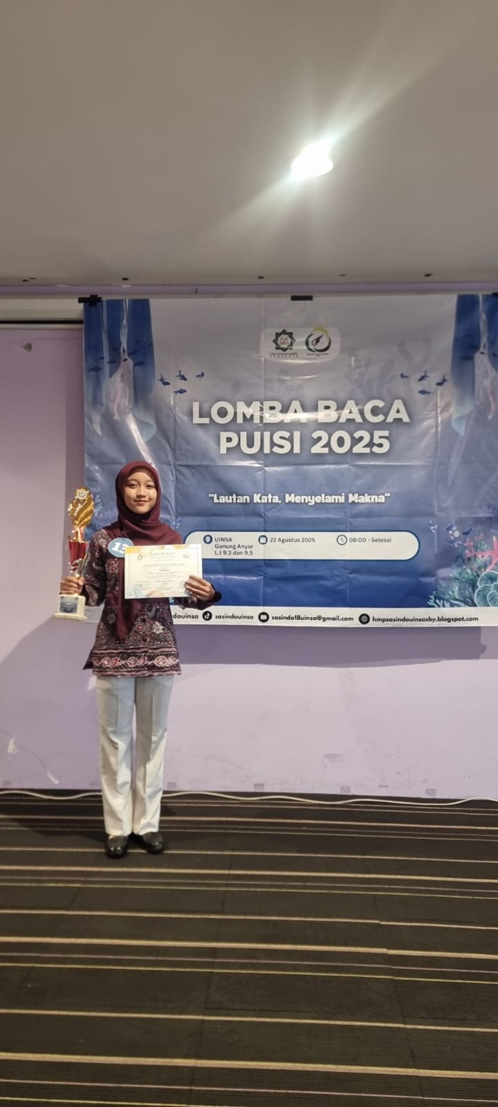 MEMBANGGAKAN: Dahliatus Salsabillah siswi MAN 7 Jombang sukses meraih juara dua lomba baca puisi tingkat nasional.